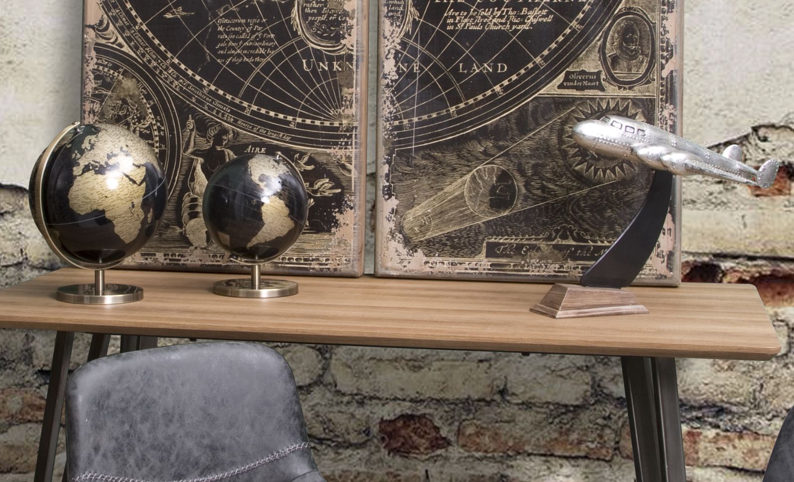 Wanderlust Globe Zwart Brons